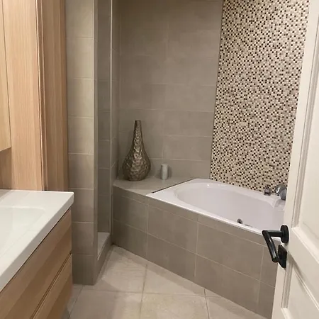 A Deux Pas De Champs Elysees /Arc De Triomphe Apartment *